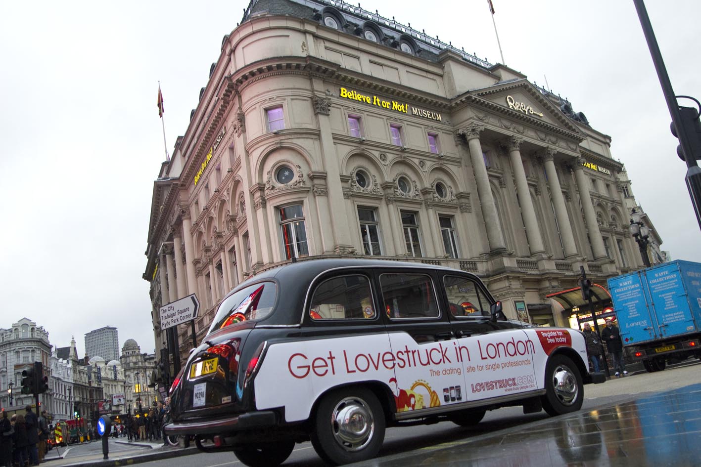 2012 Ubiquitous taxi advertising campaign for Lovestruck.com - Get Lovestruck in London