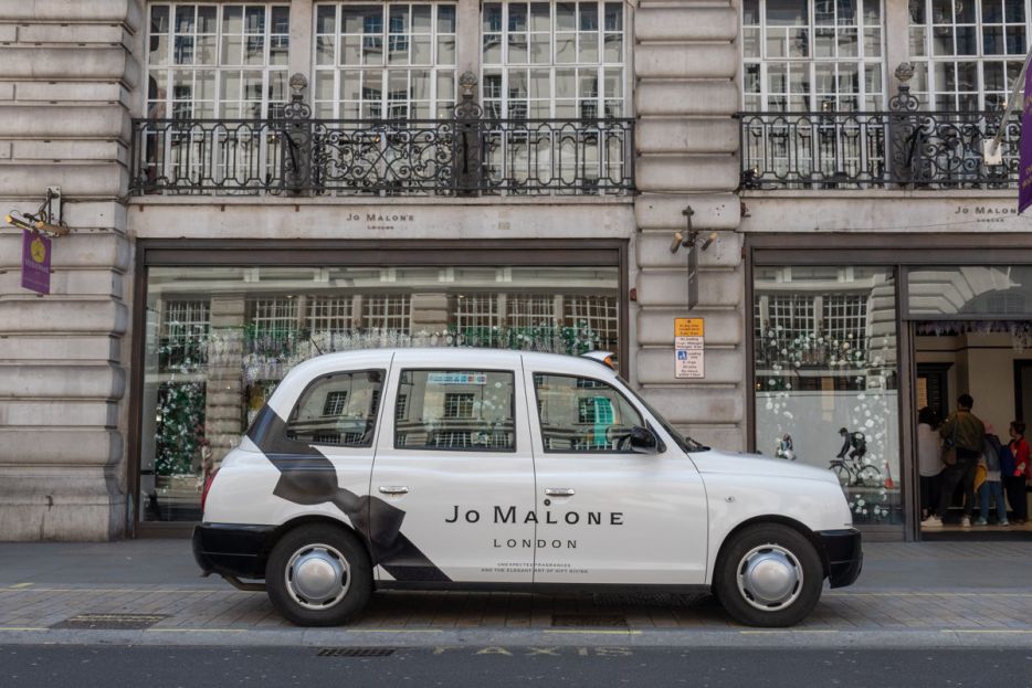 2018 Ubiquitous campaign for Jo Malone London - UNEXPECTED FRAGRANCES AND THE ELEGANT ART OF GIFT GIVING